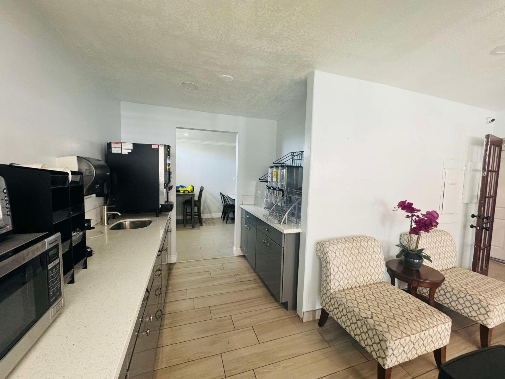Surestay By Best Western Fresno Central Exterior foto